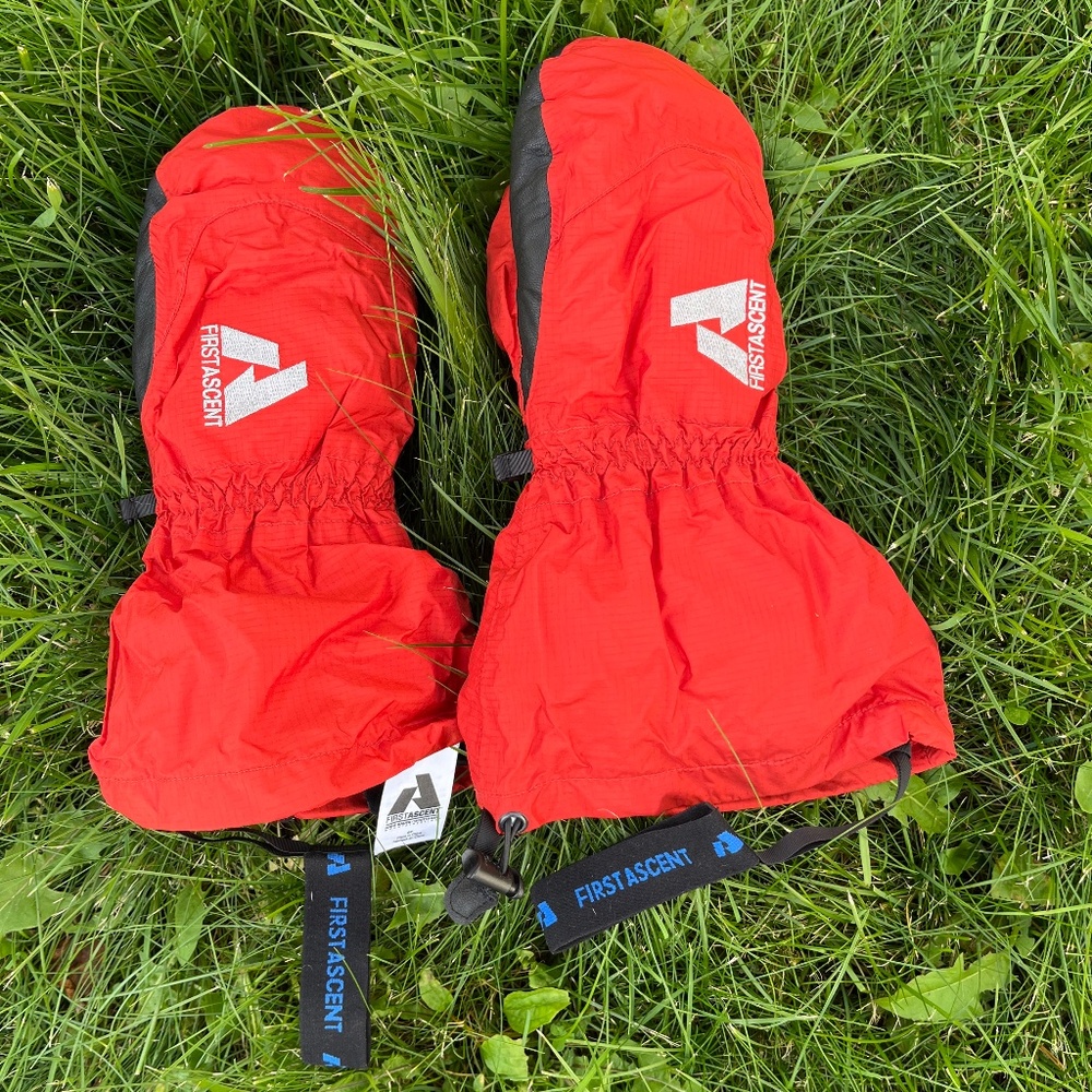 First Ascent Synthetically Insulated Mitts - Excellent Condition - Unisex Small